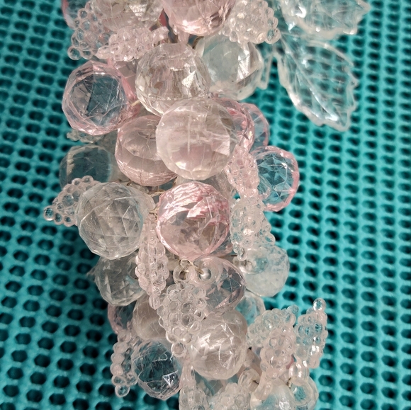 Glass Grape Vine - Picture 7 of 9